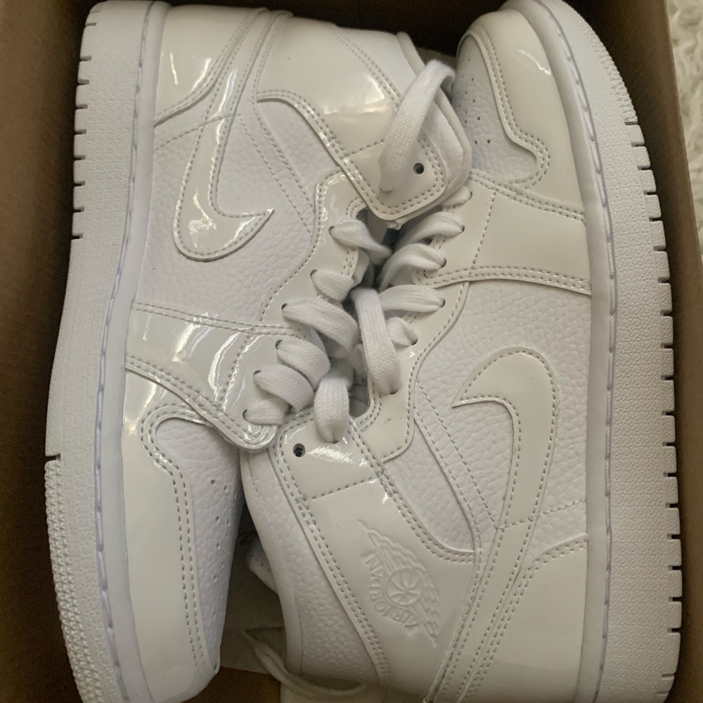 Women’s air jordan 1 mid